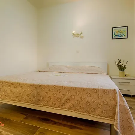 Romantic With Pool, Beautiful Nature And The Sea View - By Traveler Tourist Agency Krk Id 2184 ヴィラ Linardići